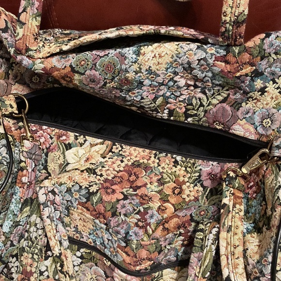 JENNIE VAUGHN DESIGN set of 3 floral heavy tapestry luggage. $330 - Picture 12 of 15
